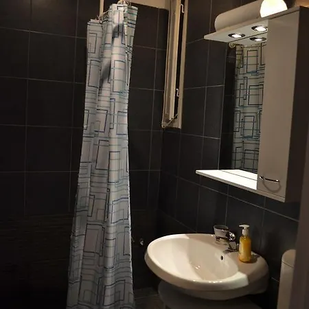 Victoria Studio Apartment *